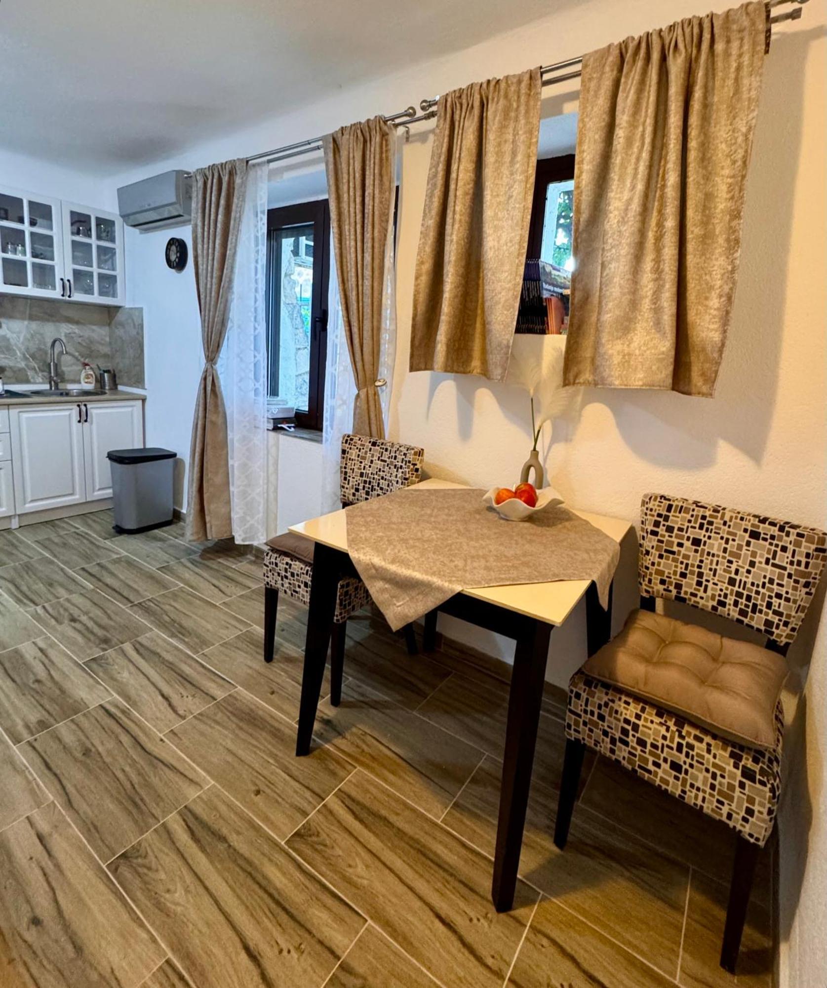 Old Town Cozy Escape Apartment *